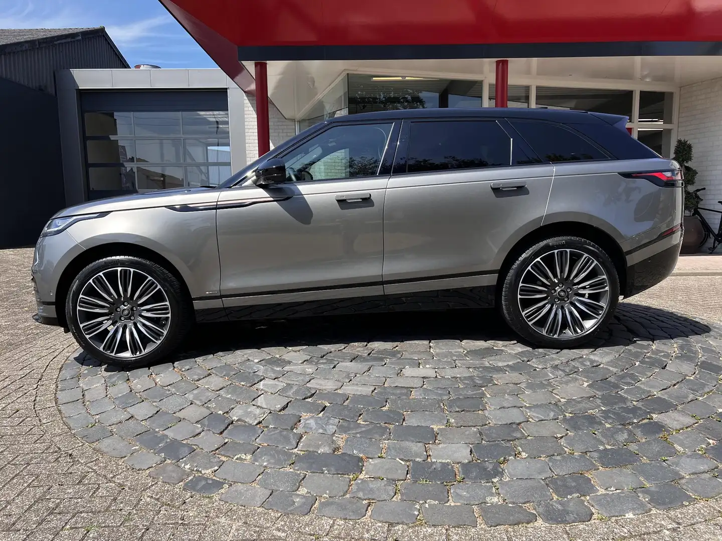 Land Rover Range Rover Velar 2.0 P250 Turbo AWD R-Dynamic SE | Meridian| 22" LM Beige - 2