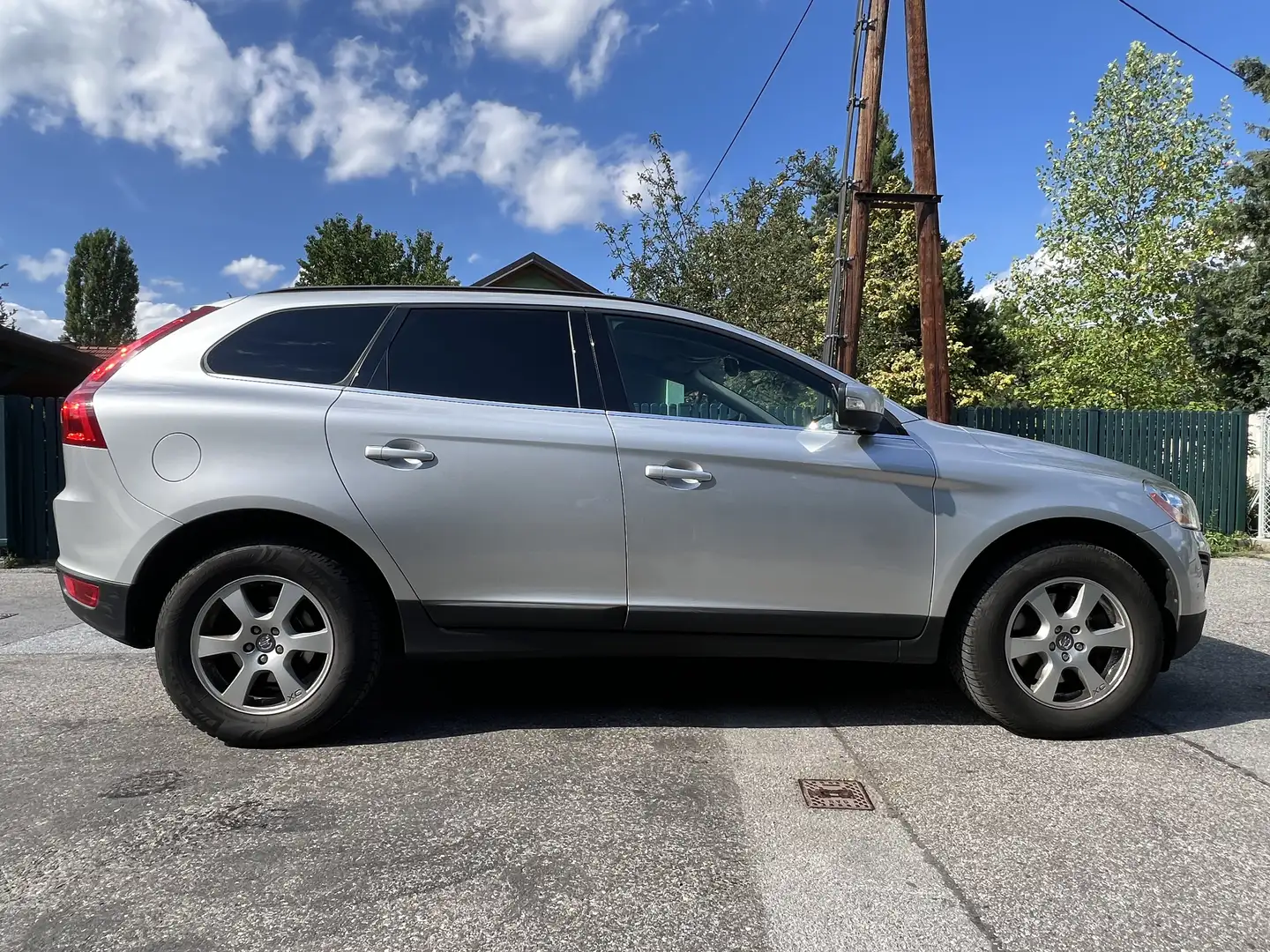 Volvo XC60 2,4D FWD Momentum Drive Silber - 1