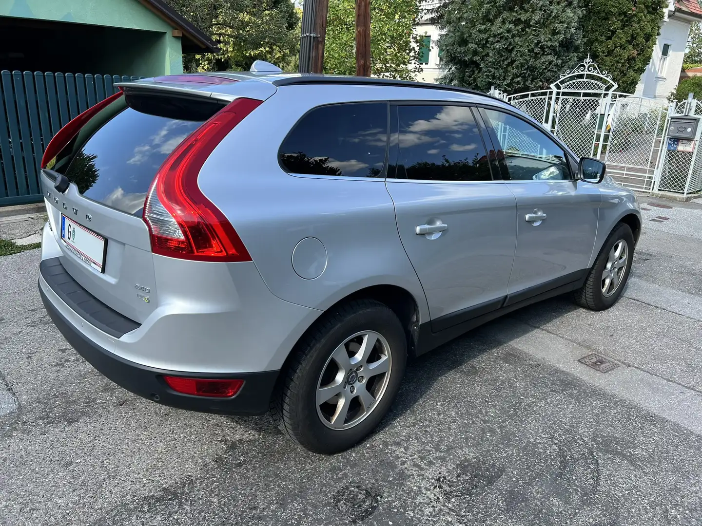 Volvo XC60 2,4D FWD Momentum Drive Silber - 2