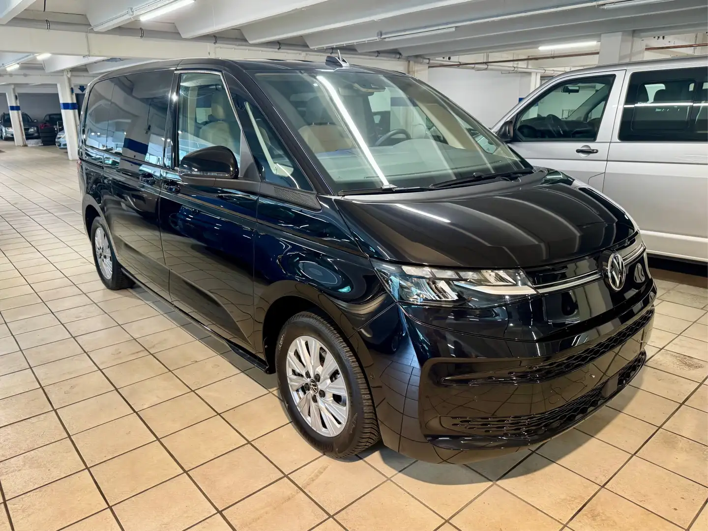 Volkswagen T7 Multivan 2.0 TDI Life 7-Sitzer DSG, Navi, Leder, LED, AHK Schwarz - 1
