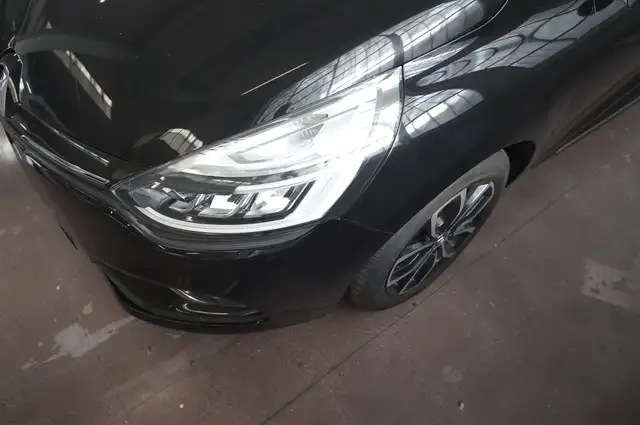 Renault Clio view 15
