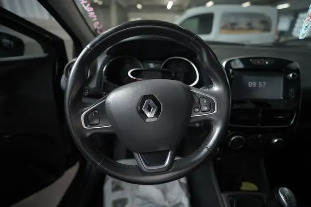 Renault Clio view 11