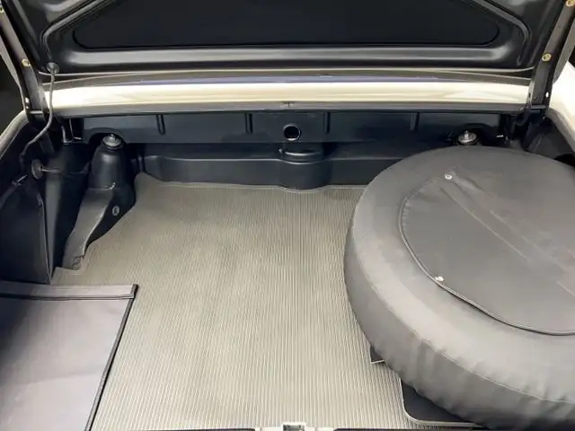 Mercedes-Benz 280 SL view 13