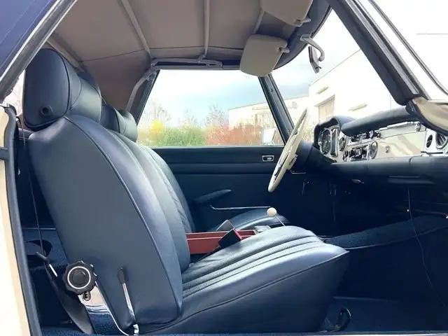 Mercedes-Benz 280 SL view 11