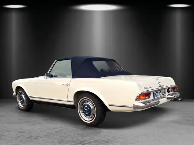 Mercedes-Benz 280 SL view 3
