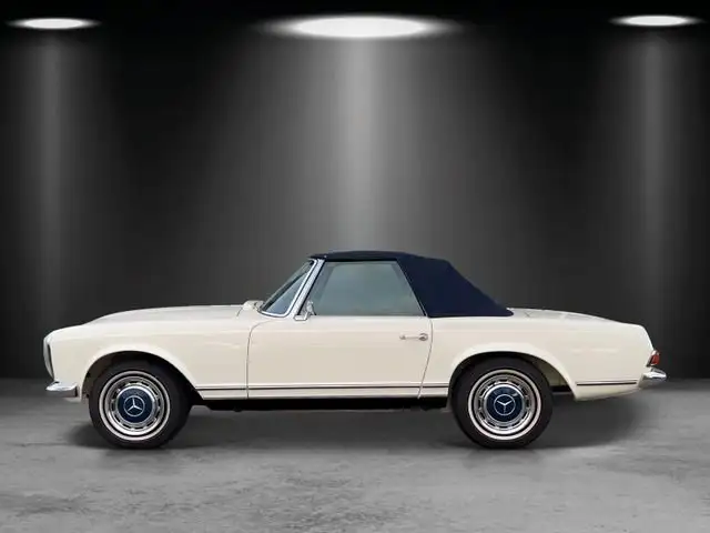 Mercedes-Benz 280 SL view 2