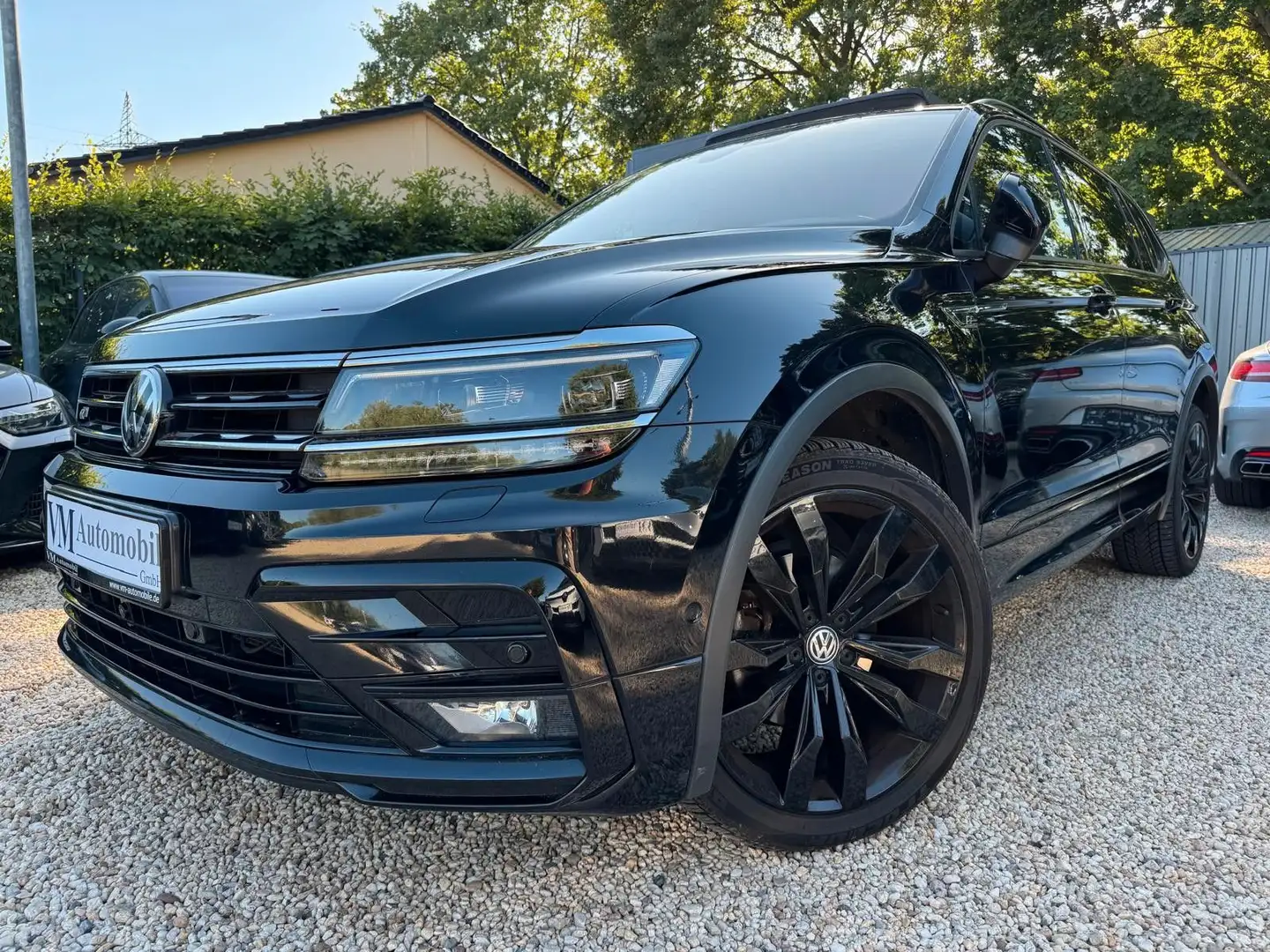 Volkswagen Tiguan DSG R-Line AHK*7Sitz*360Kam*AWR*DYN*ACC Schwarz - 1