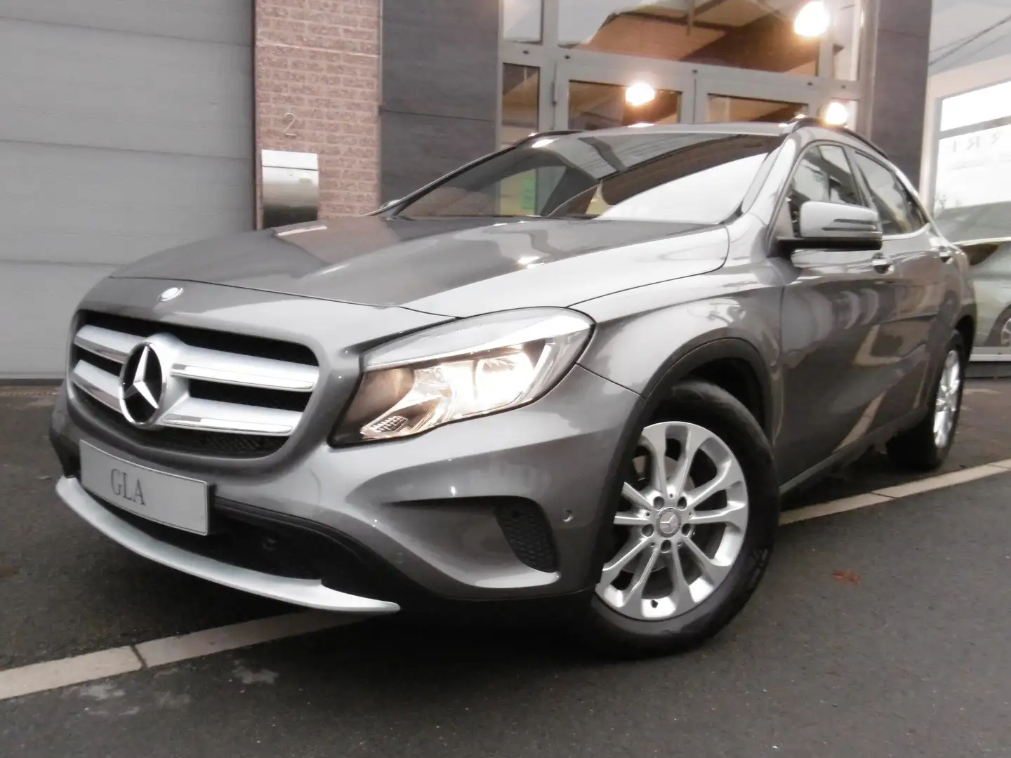 Mercedes-Benz GLA 180 Gris - 1