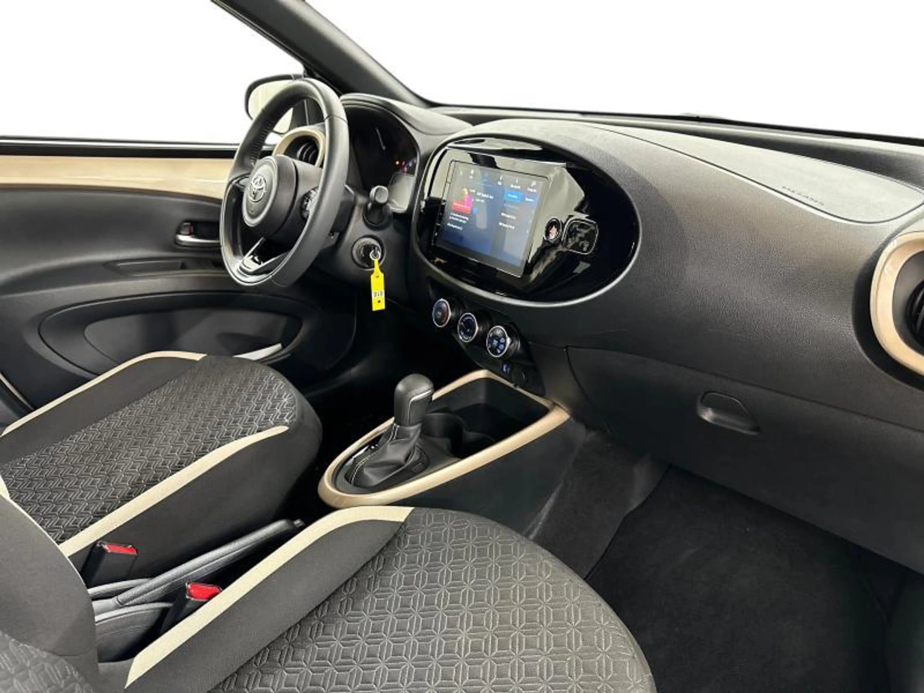 Toyota Aygo X pulse Automatique — photo 8