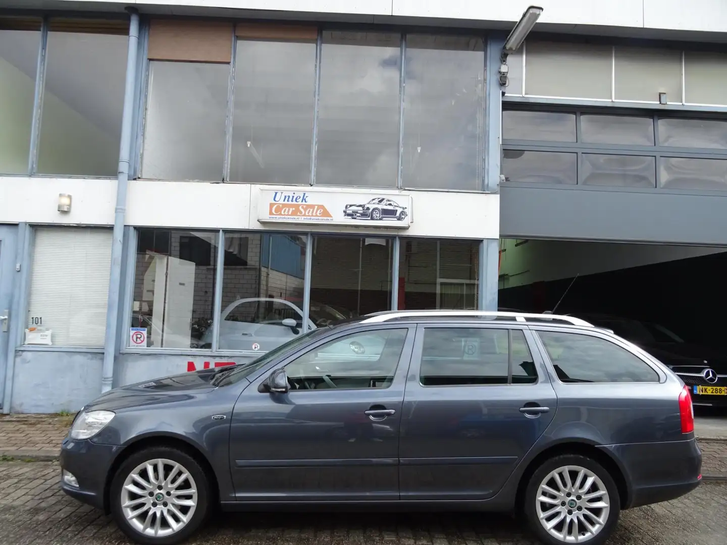 Skoda Octavia Combi 1.8 TSI Elegance Grijs - 2