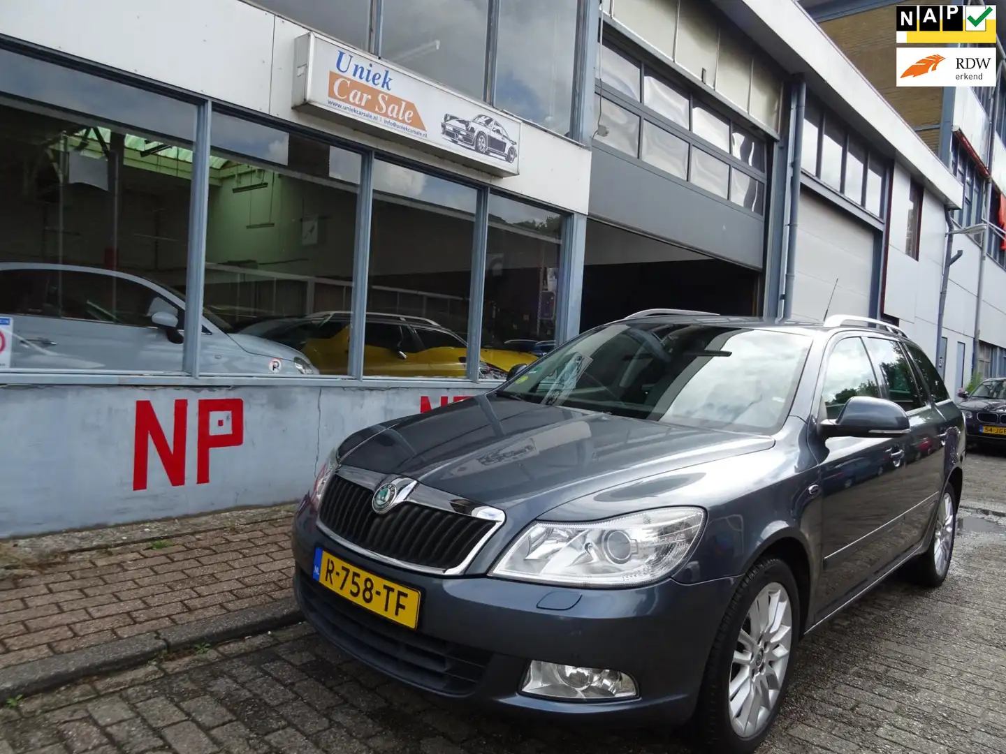 Skoda Octavia Combi 1.8 TSI Elegance Grijs - 1