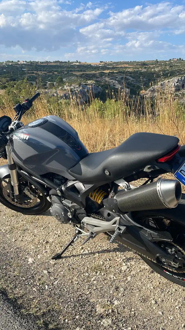 Ducati Monster 696 - 2