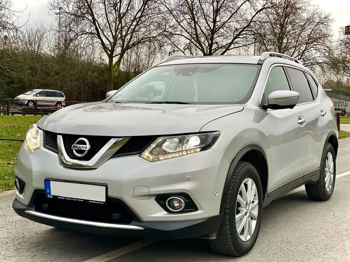 Nissan X-Trail 1.6 dCi ALL-MODE 4x4i Tekna Silber - 1