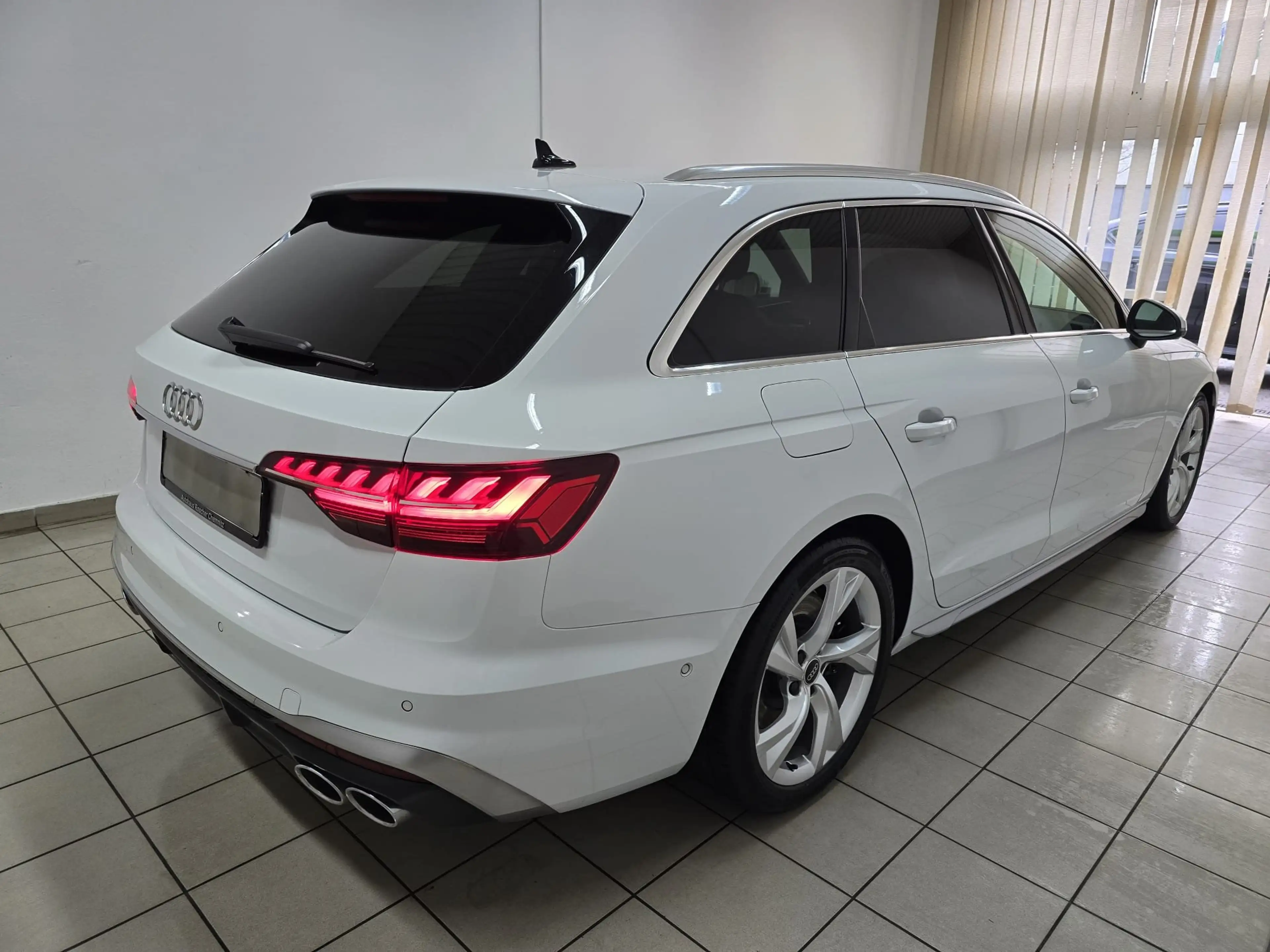 Audi S4 Avant 3.0 TDI qu. Matrix Virtual HUD 360° ACC — photo 3