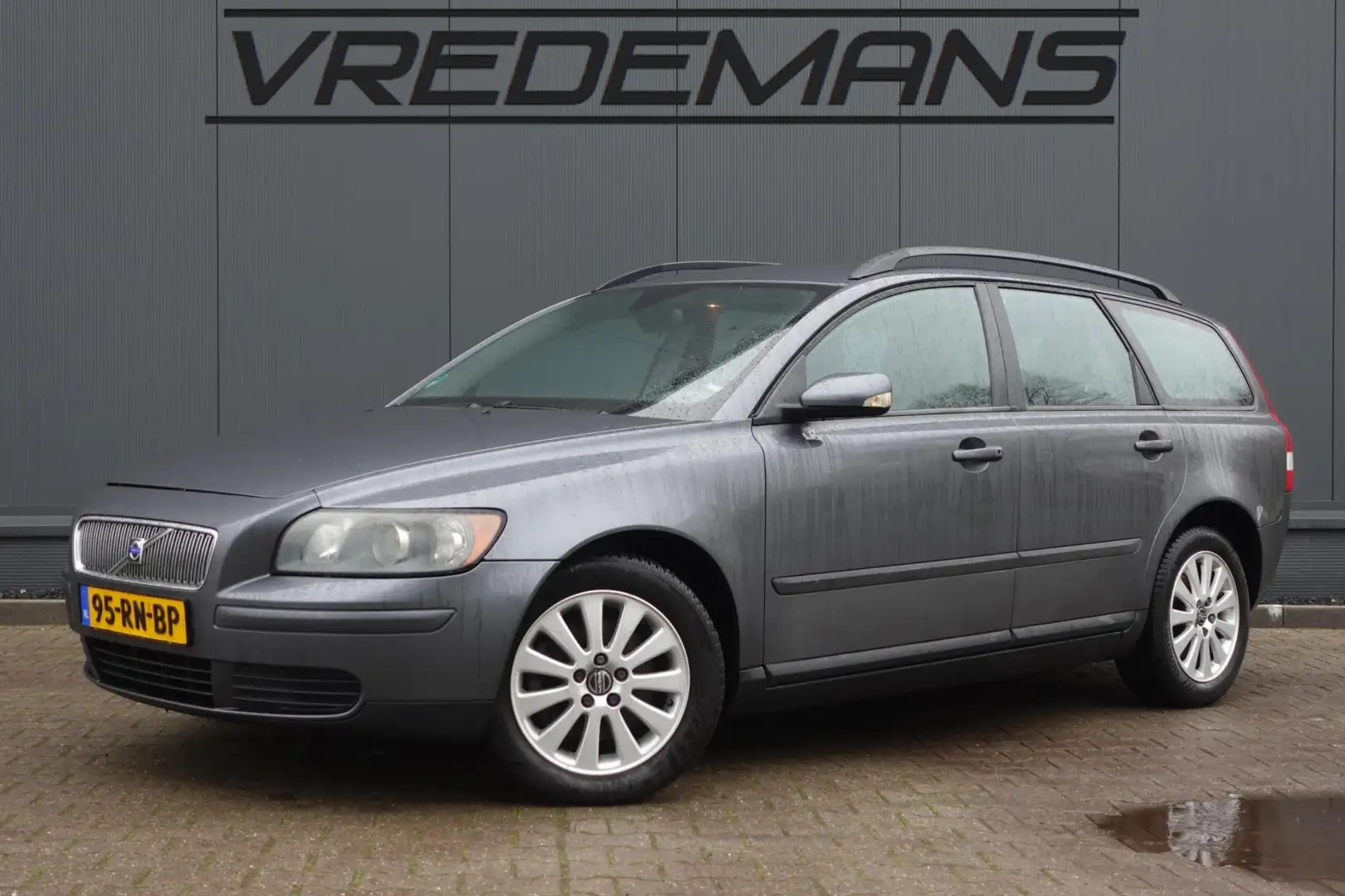 Volvo V50 2.4 Momentum Grau - 1