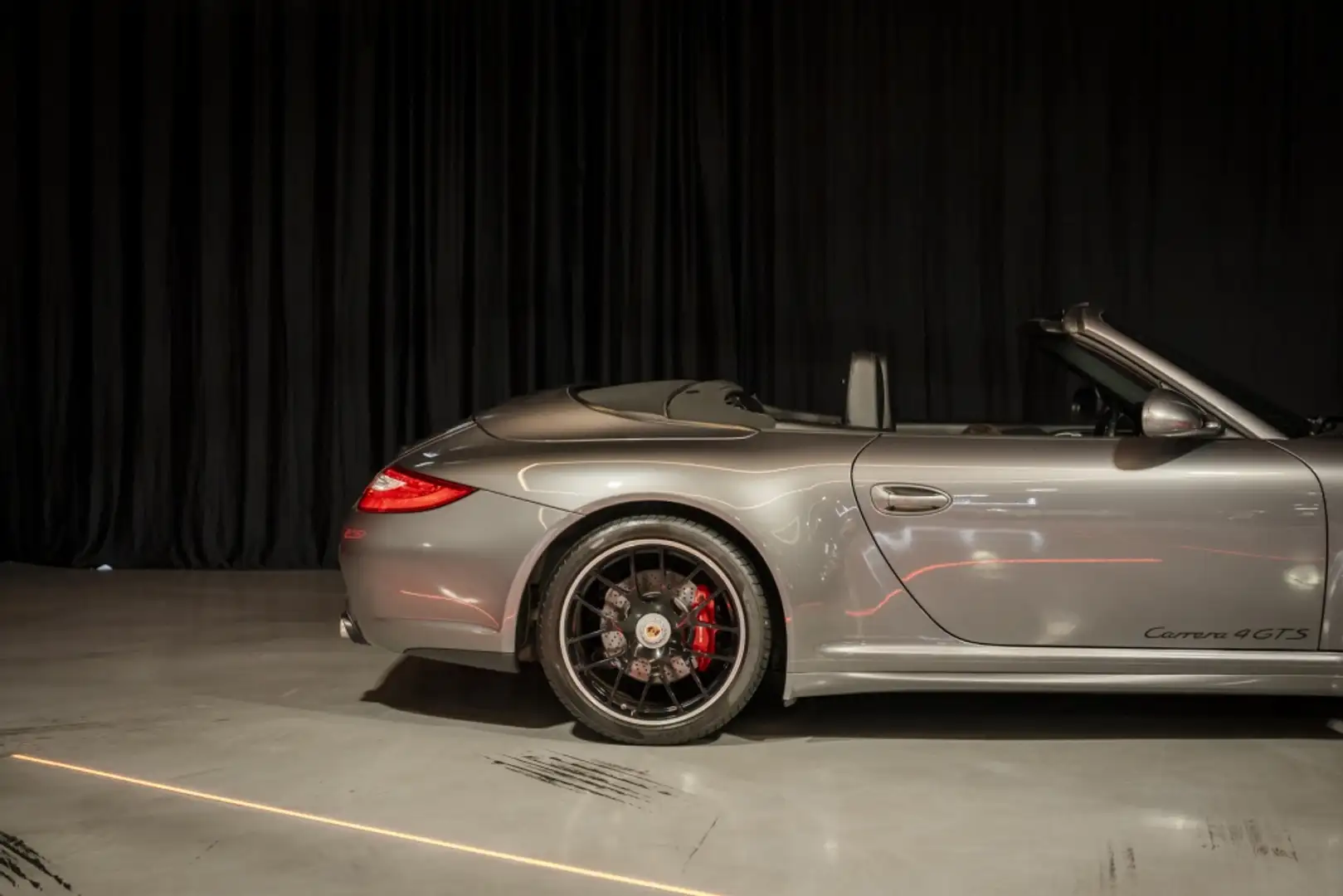 Porsche 997 Carrera 4 GTS Cabriolet Gris - 1