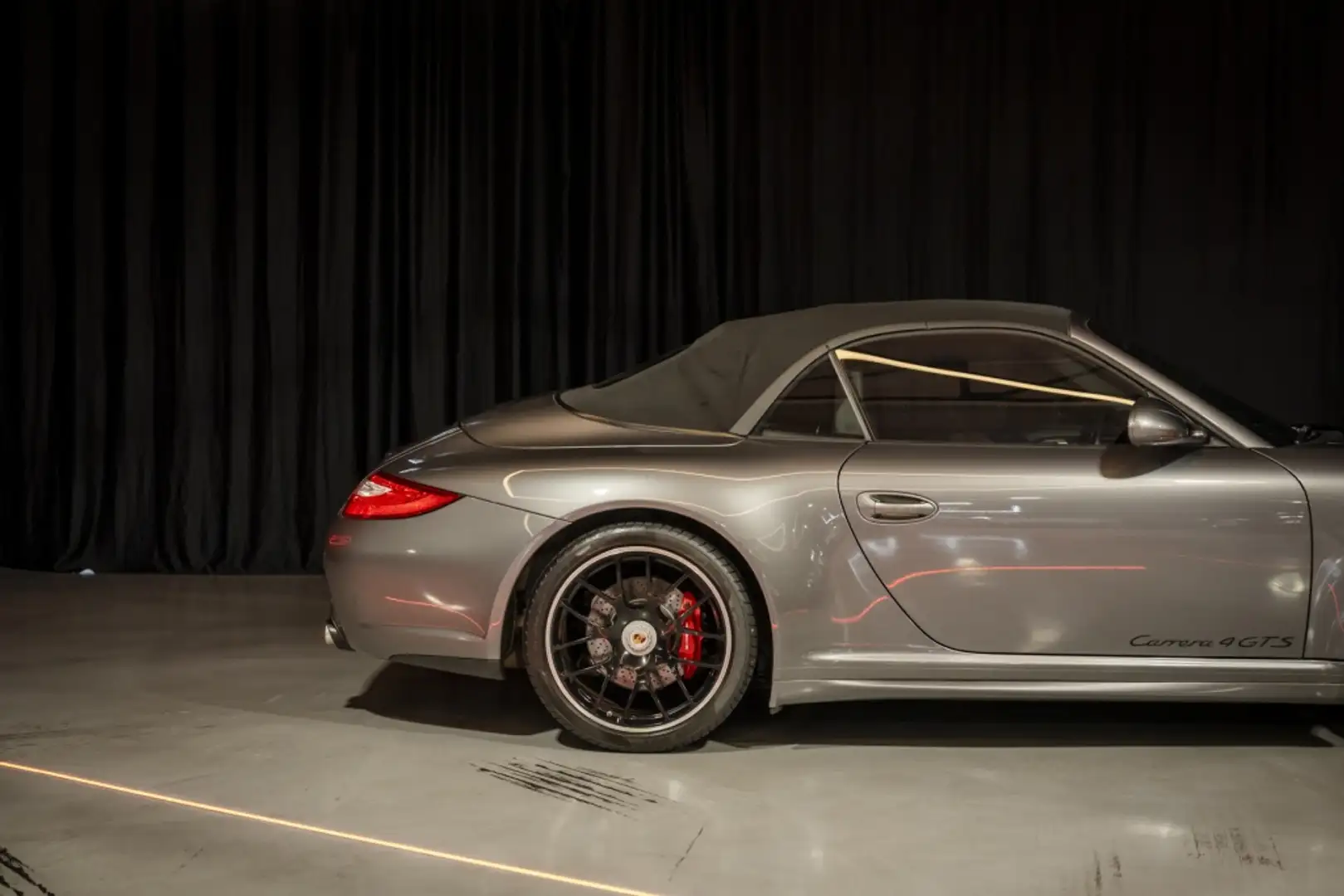 Porsche 997 Carrera 4 GTS Cabriolet Gris - 2