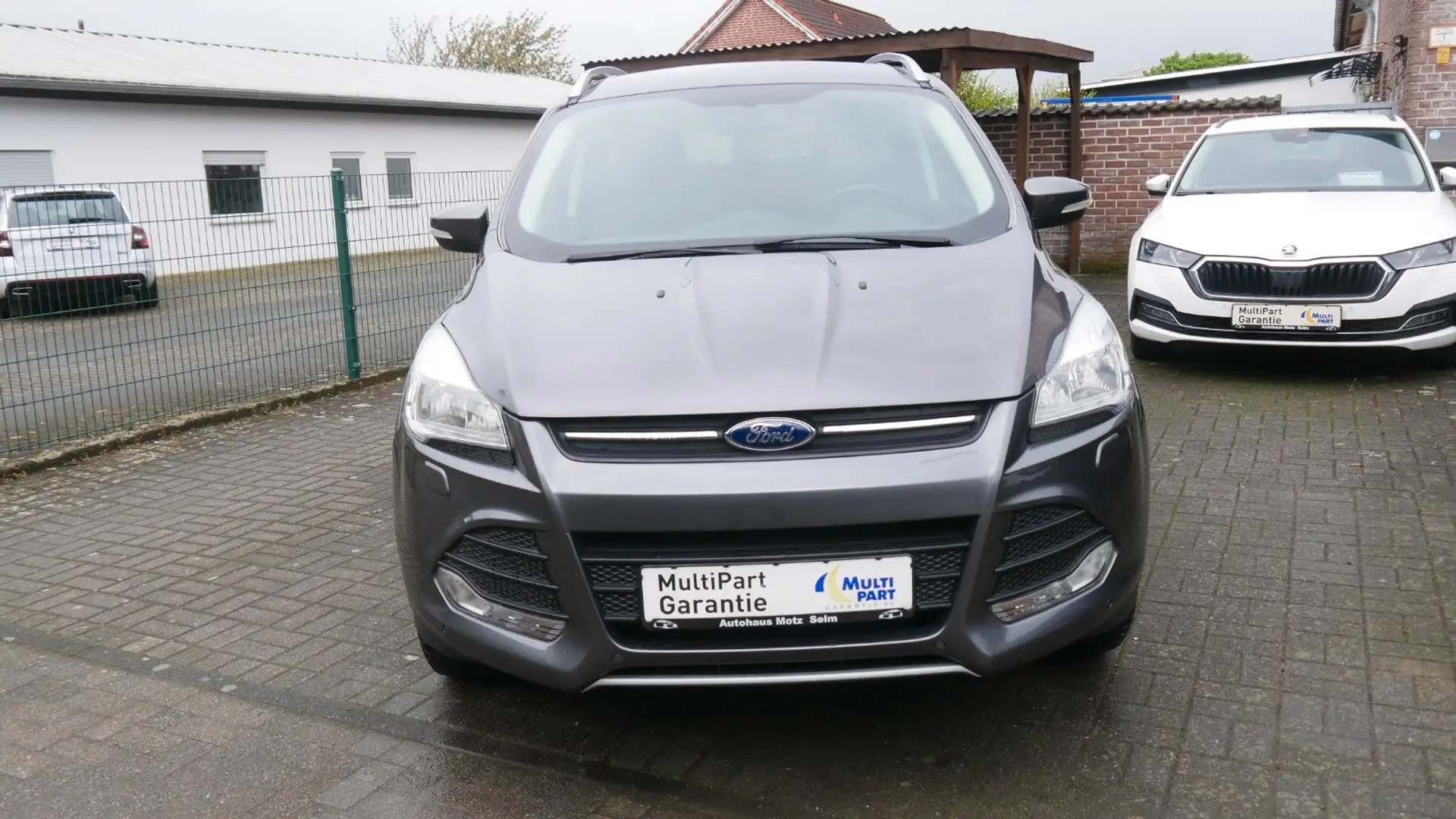 Ford Kuga 1,6 EcoBoost 2x4 110kW SYNC Edition Grijs - 1