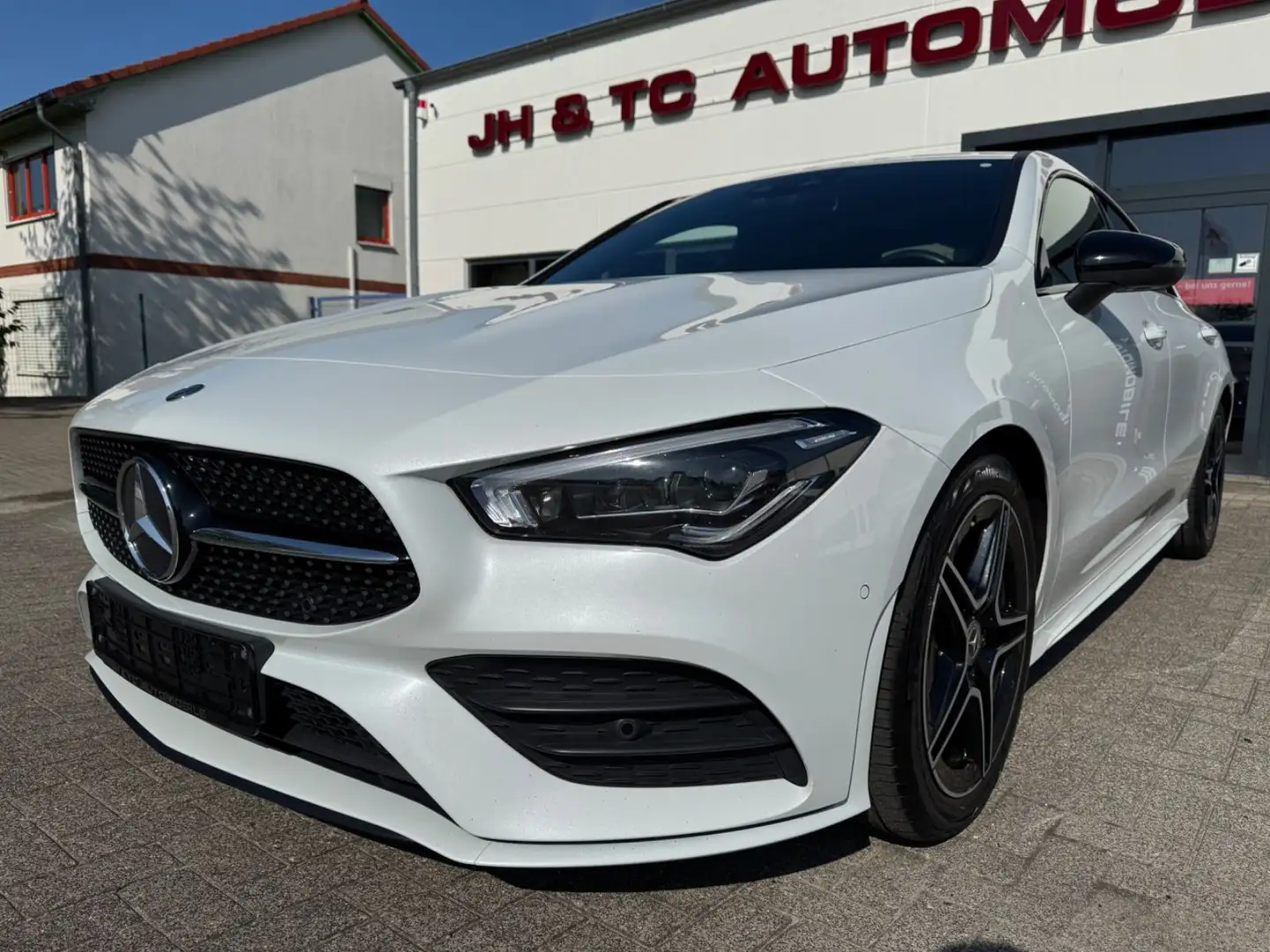 Mercedes-Benz CLA 180 d AMG/NIGHT/LED/MBUX/DAB/KAMERA/PDC/SITZH Biały - 1