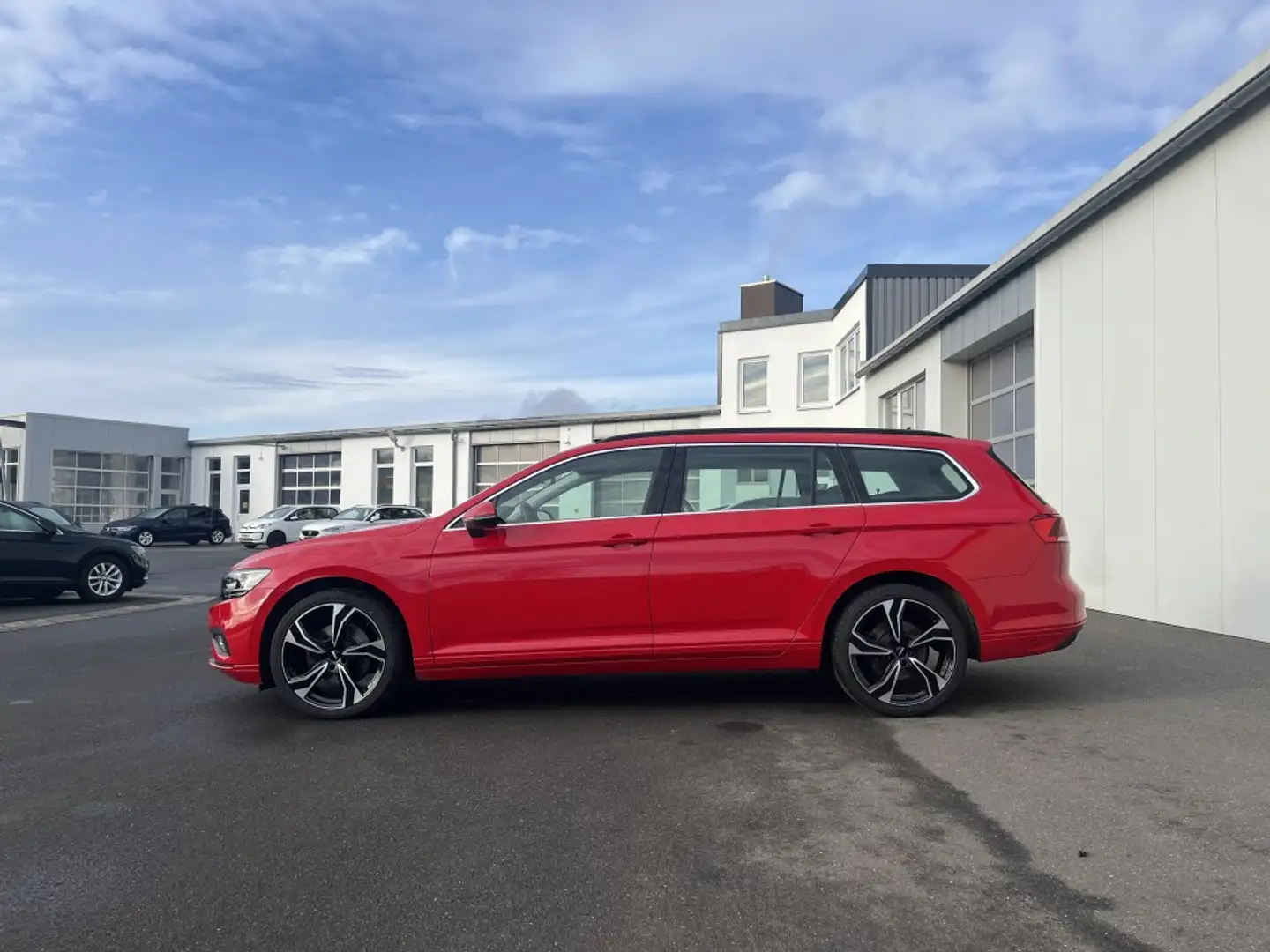 Volkswagen Passat Variant 2.0 TDI DSG Business R-Line Optik 144€ m. 20% An Rot - 2