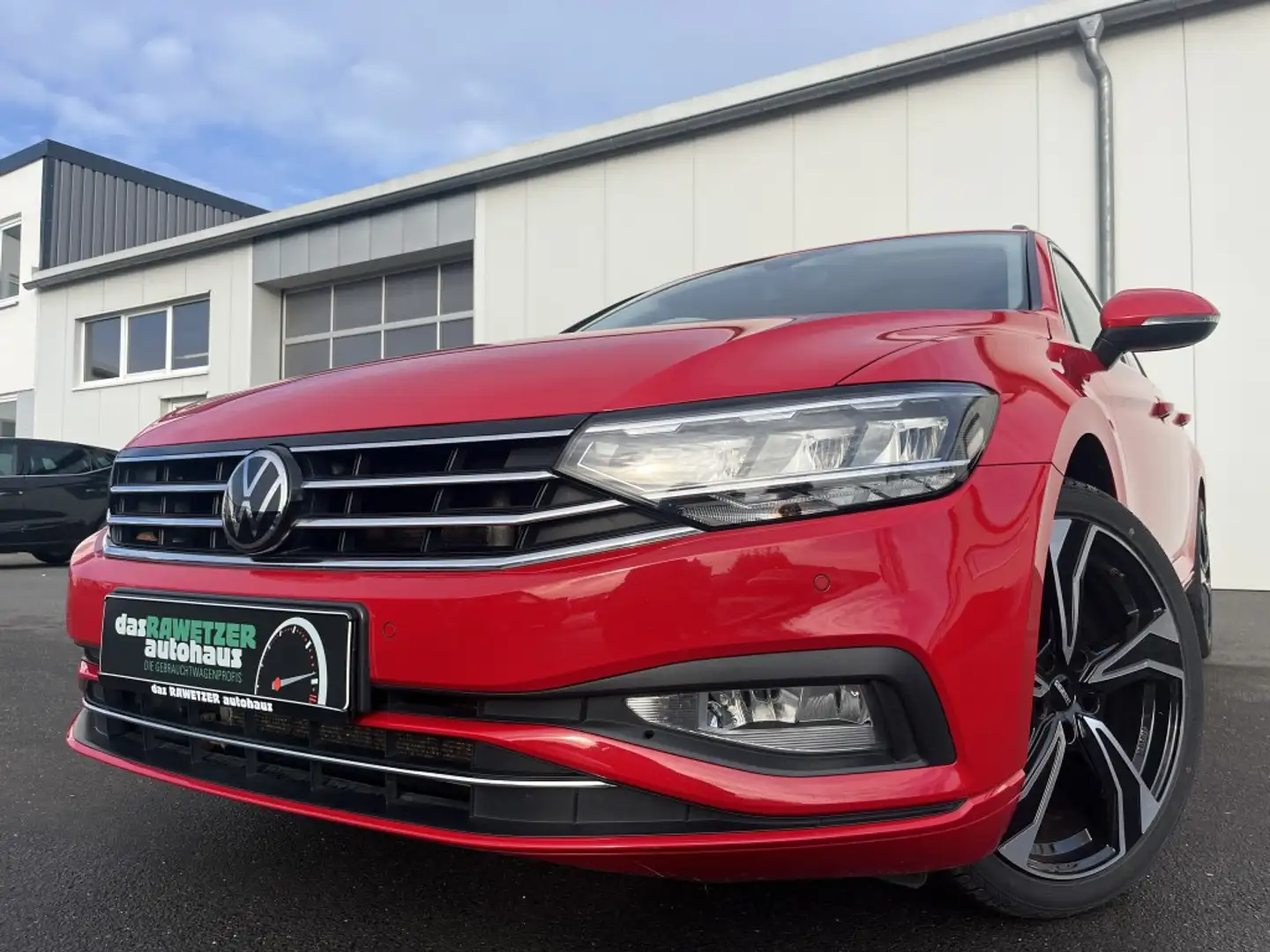 Volkswagen Passat Variant 2.0 TDI DSG Business R-Line Optik 144€ m. 20% An Rot - 1