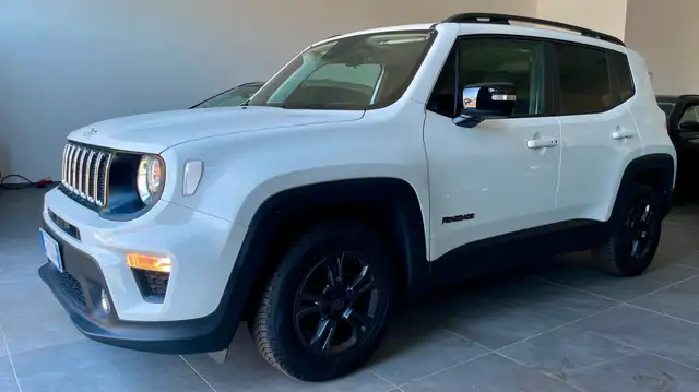 Jeep Renegade view 3