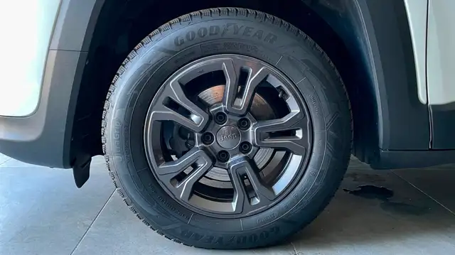 Jeep Renegade view 4