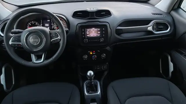 Jeep Renegade view 8
