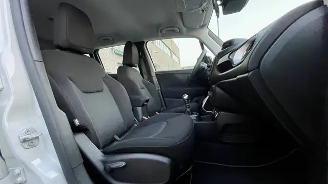 Jeep Renegade view 11