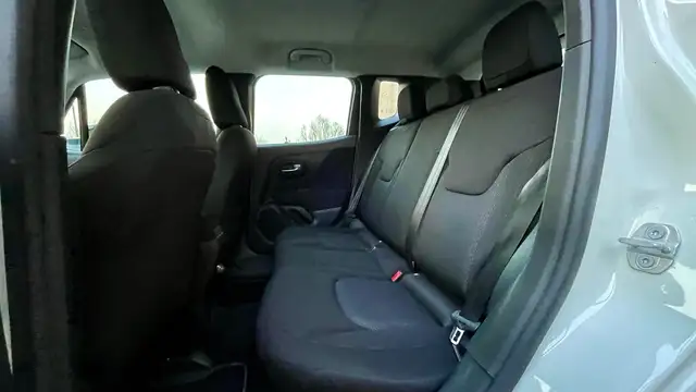Jeep Renegade view 10