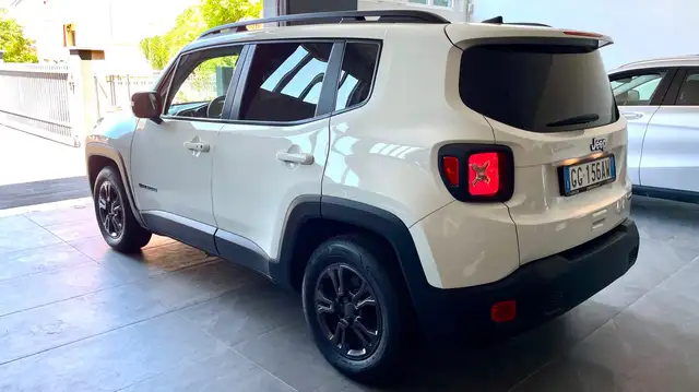 Jeep Renegade view 5