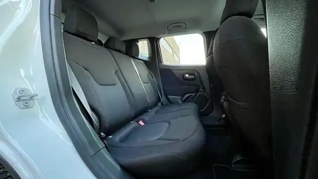 Jeep Renegade view 12
