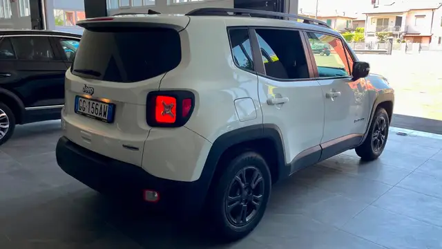 Jeep Renegade view 7