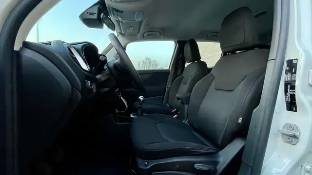 Jeep Renegade view 9