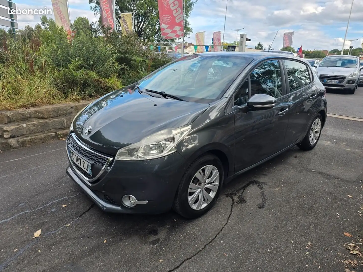 Peugeot 208 1.2l vti 82ch GARANTIE - 1