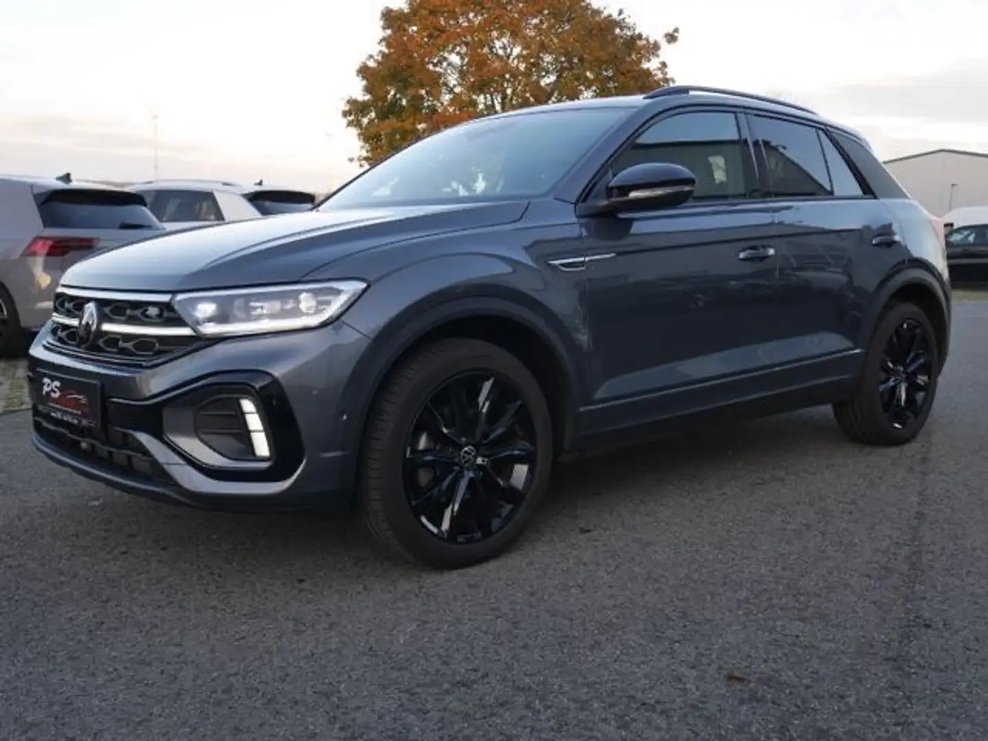 Volkswagen T-Roc 1.5 TSI DSG"R-Line"AHK+Pano+Matrix+Black Grijs - 1