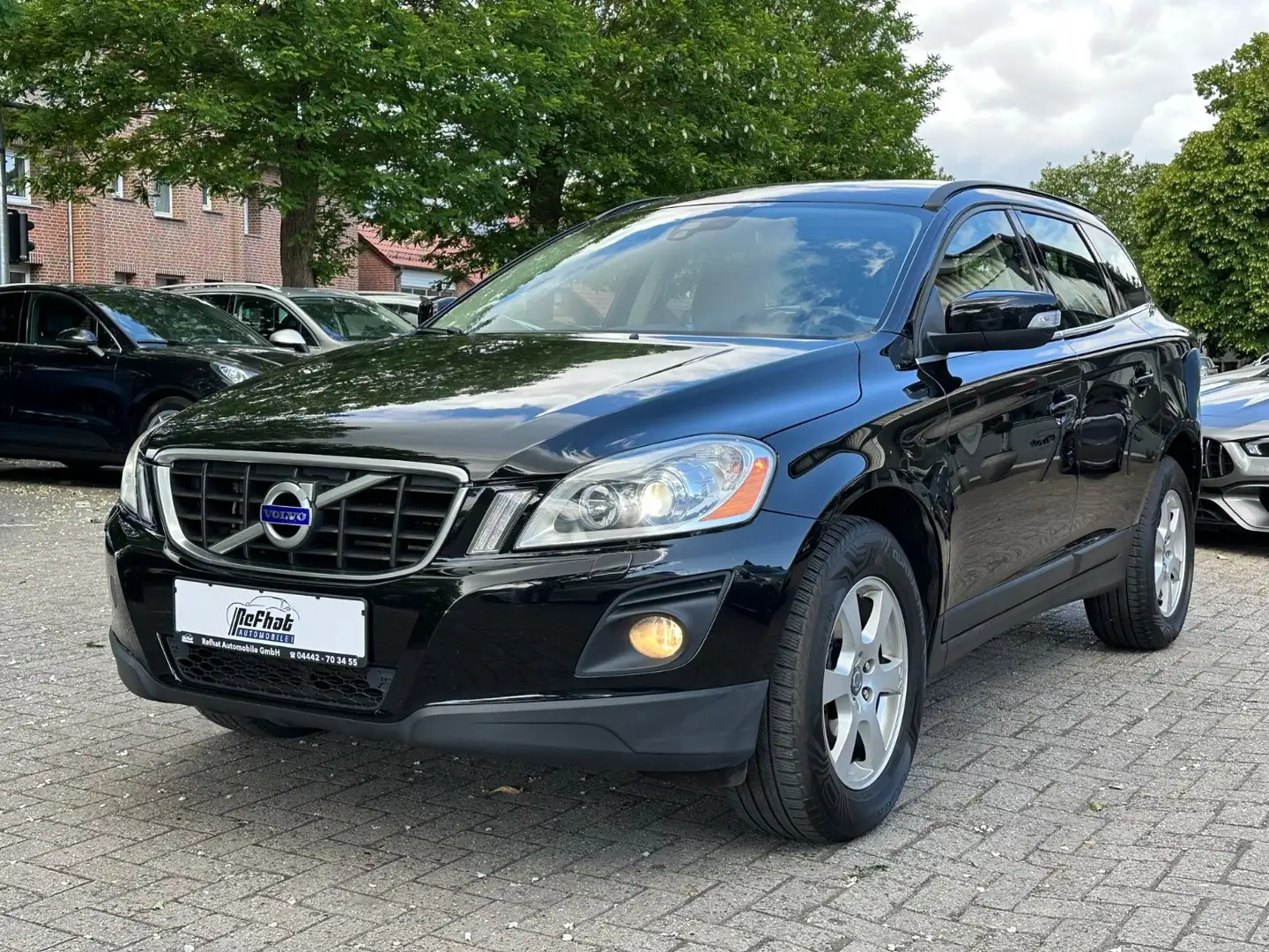 Volvo XC60 Momentum Drive Automatik Noir - 2