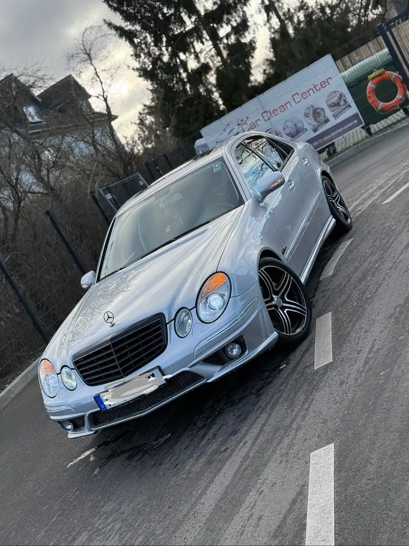 Mercedes-Benz E 220 AMG E63  (Optik). 211 PS - 1