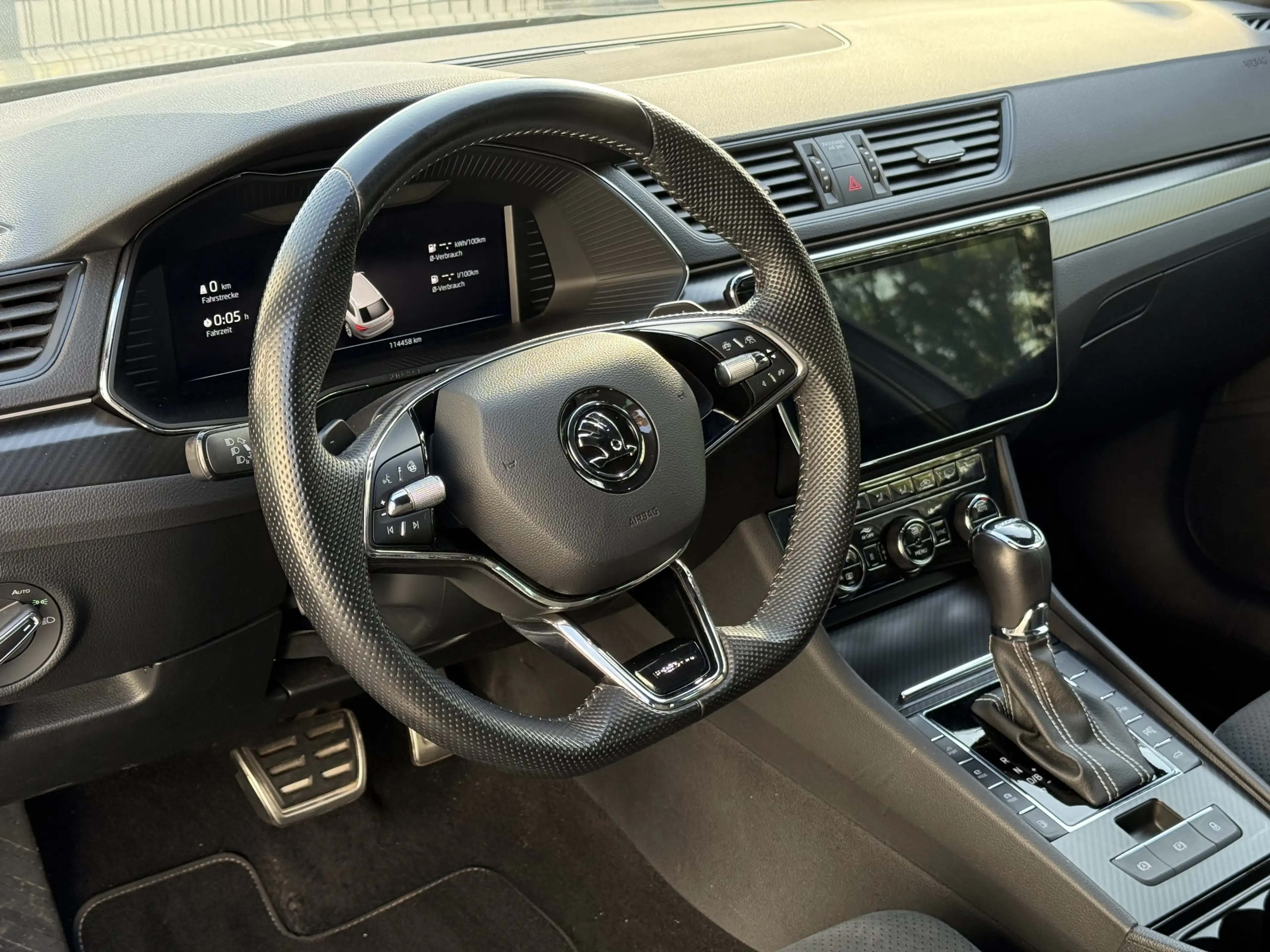 Skoda Superb Sportline iV ACC+360°+MEMO+MATRIX+DCC+AHK — photo 9