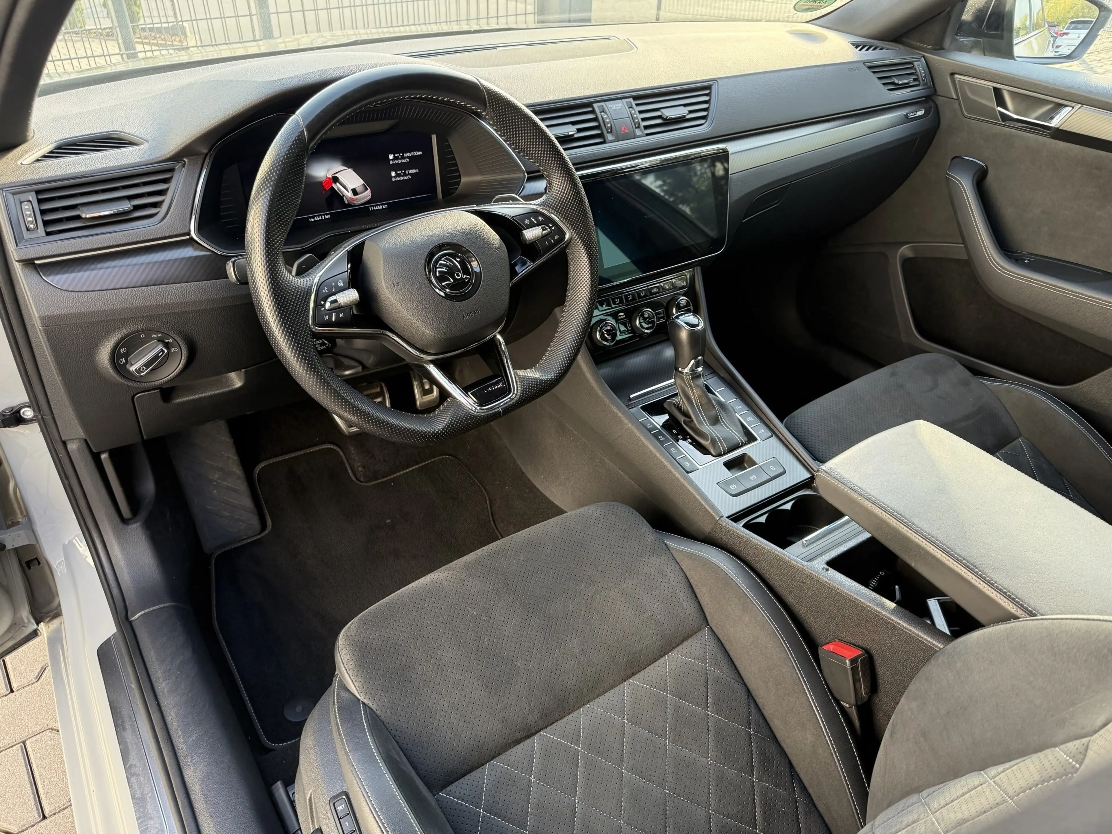 Skoda Superb Sportline iV ACC+360°+MEMO+MATRIX+DCC+AHK — photo 10