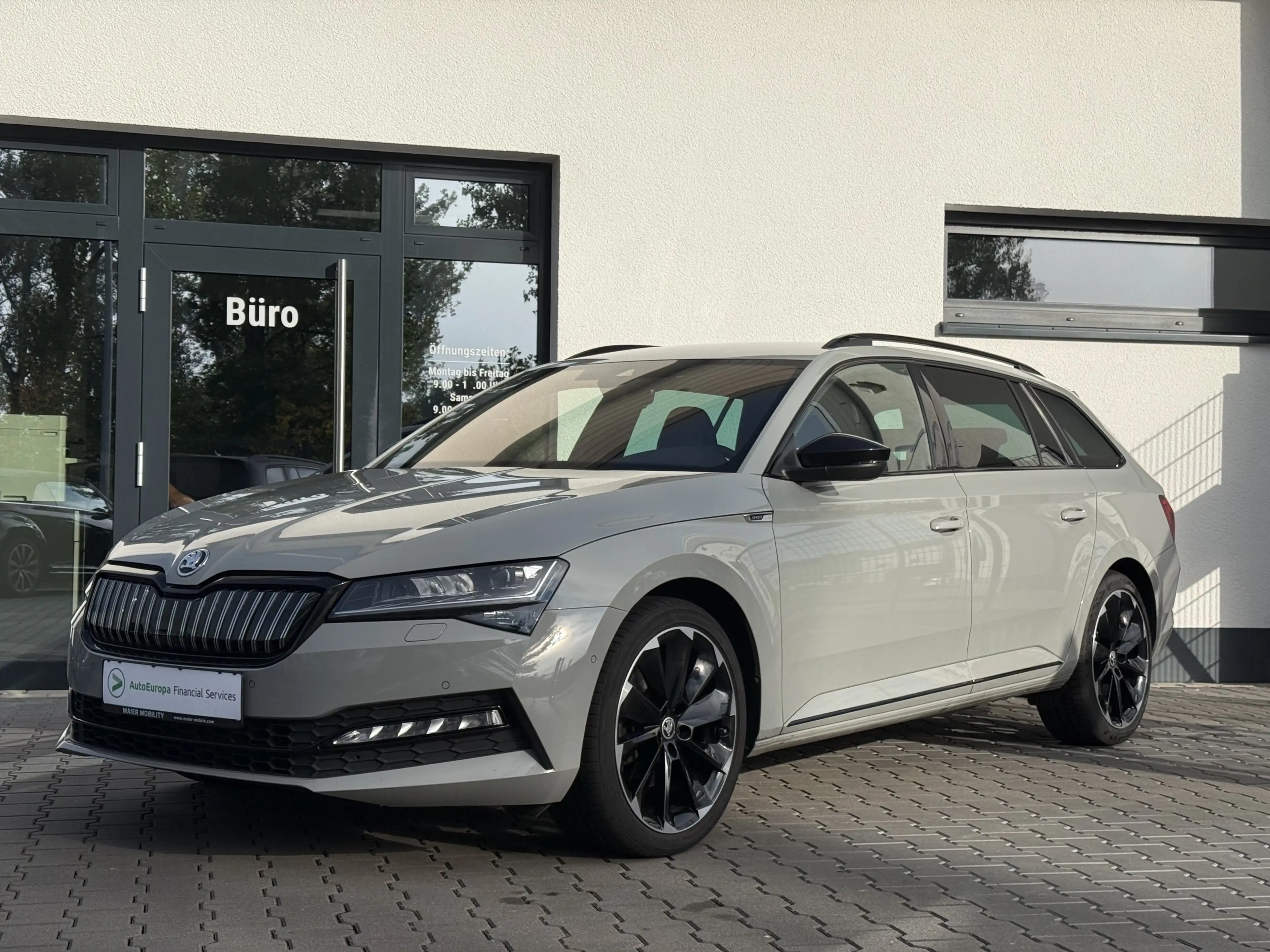 Skoda Superb Sportline iV ACC+360°+MEMO+MATRIX+DCC+AHK