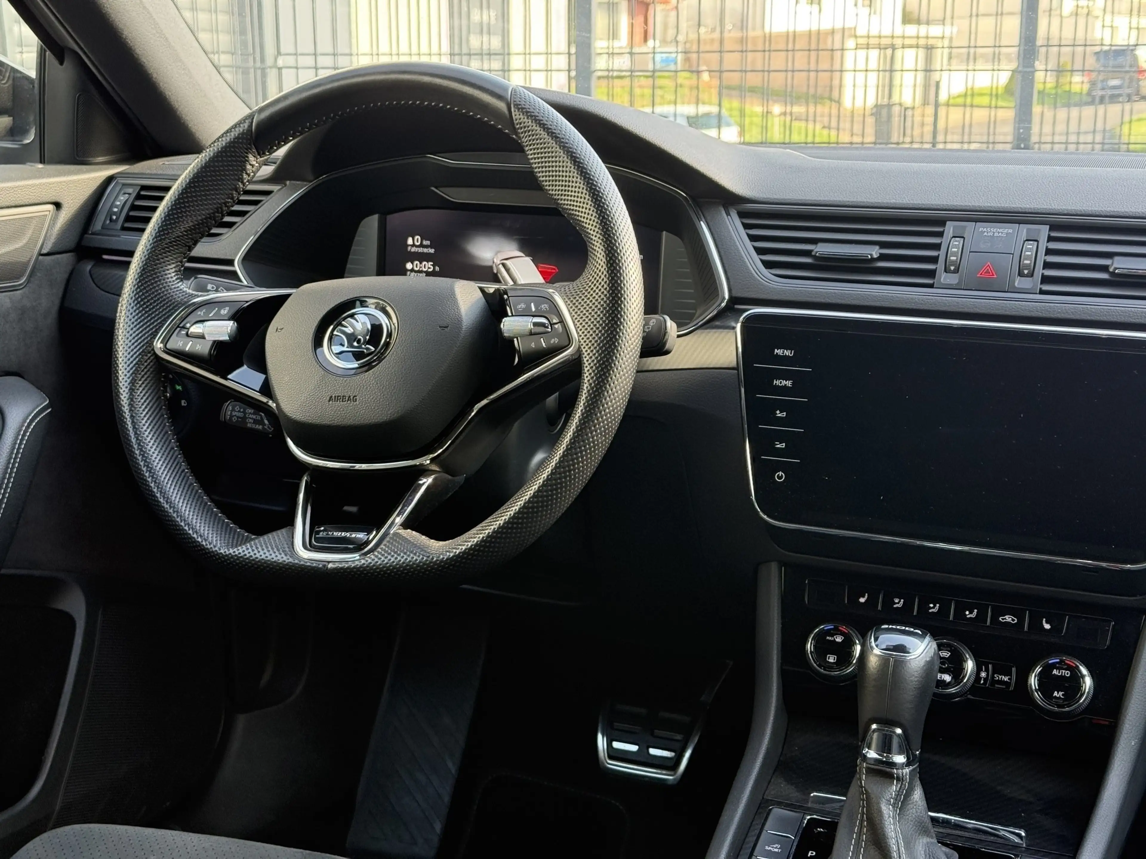 Skoda Superb Sportline iV ACC+360°+MEMO+MATRIX+DCC+AHK — photo 12