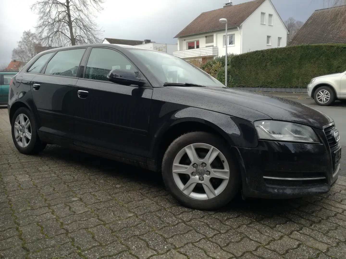 Audi A3 Sportback 1.6 Attraction 1.Hd., Alu, Klima, 102 PS Schwarz - 2