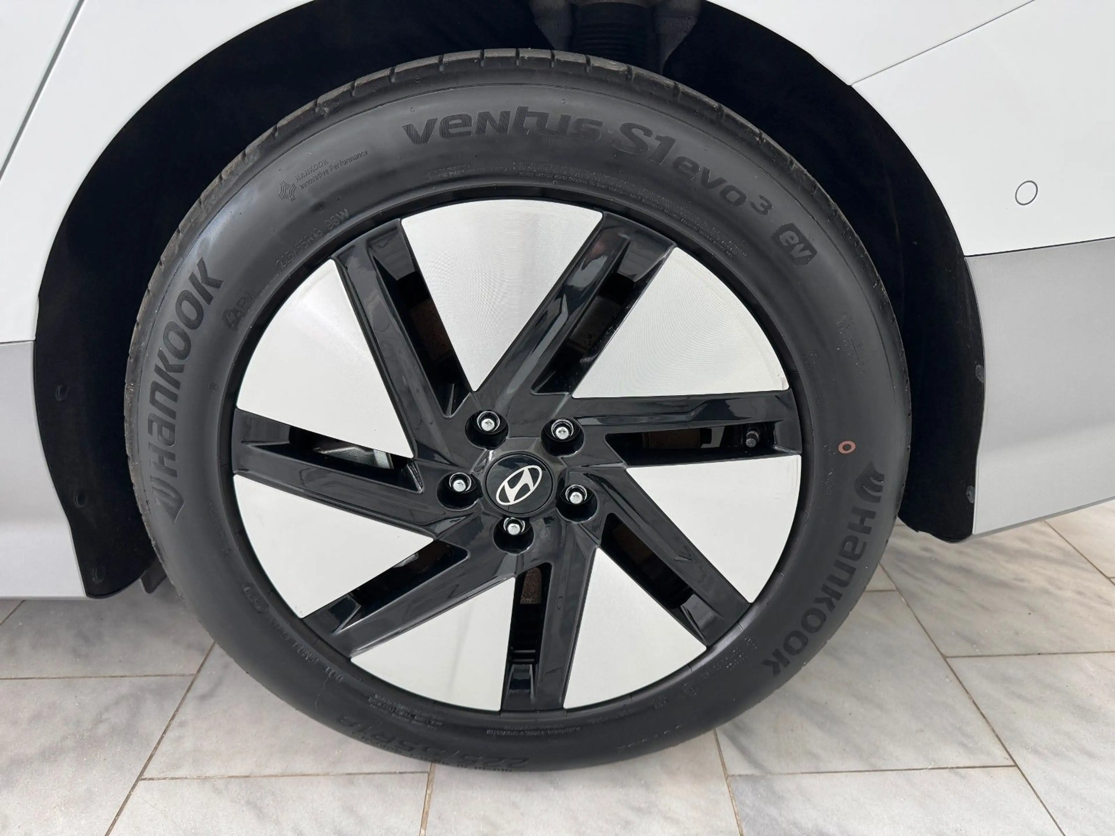 Hyundai IONIQ 6 Techniq Park-Paket 100% SOH — photo 12