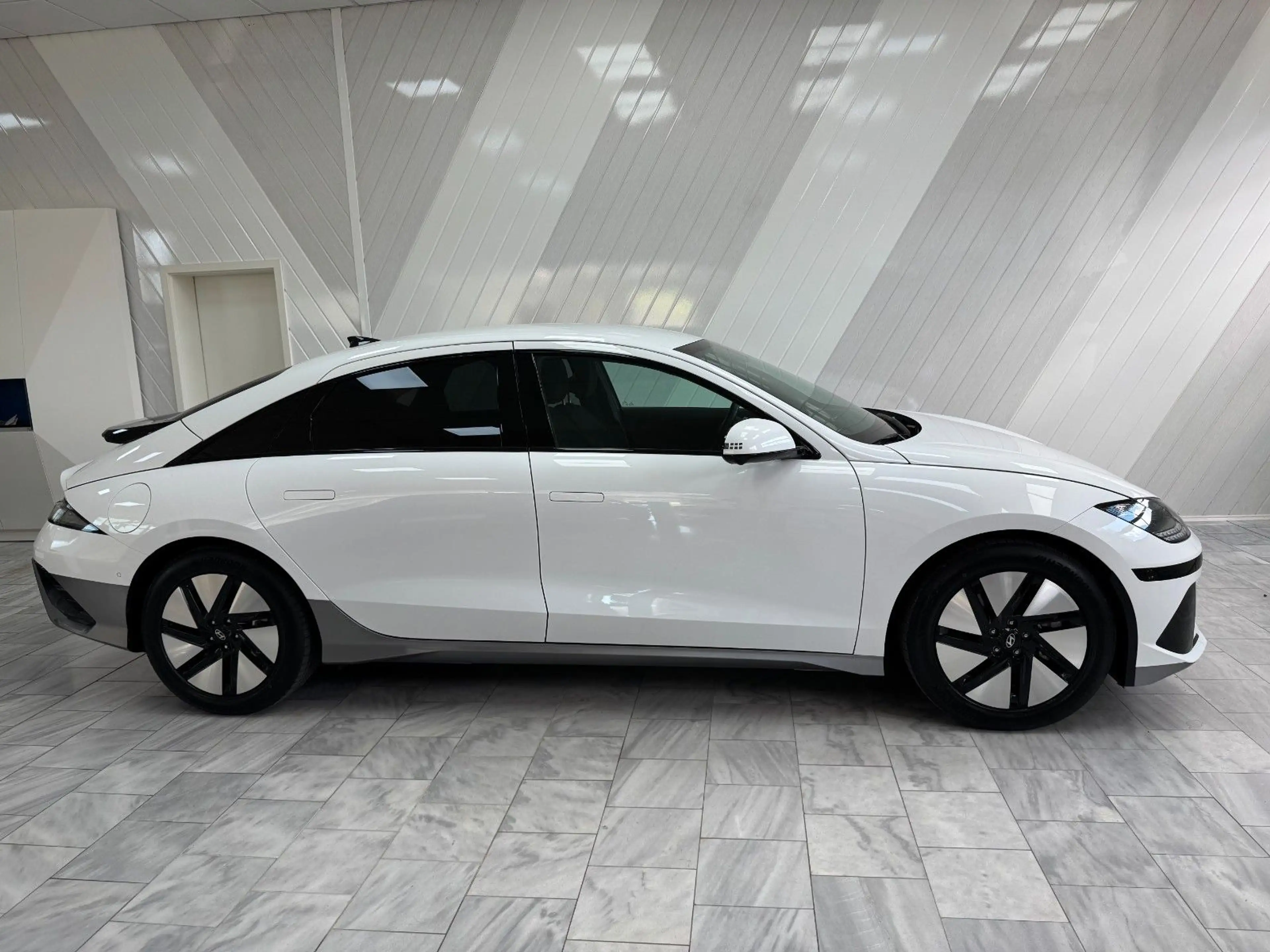 Hyundai IONIQ 6 Techniq Park-Paket 100% SOH — photo 14