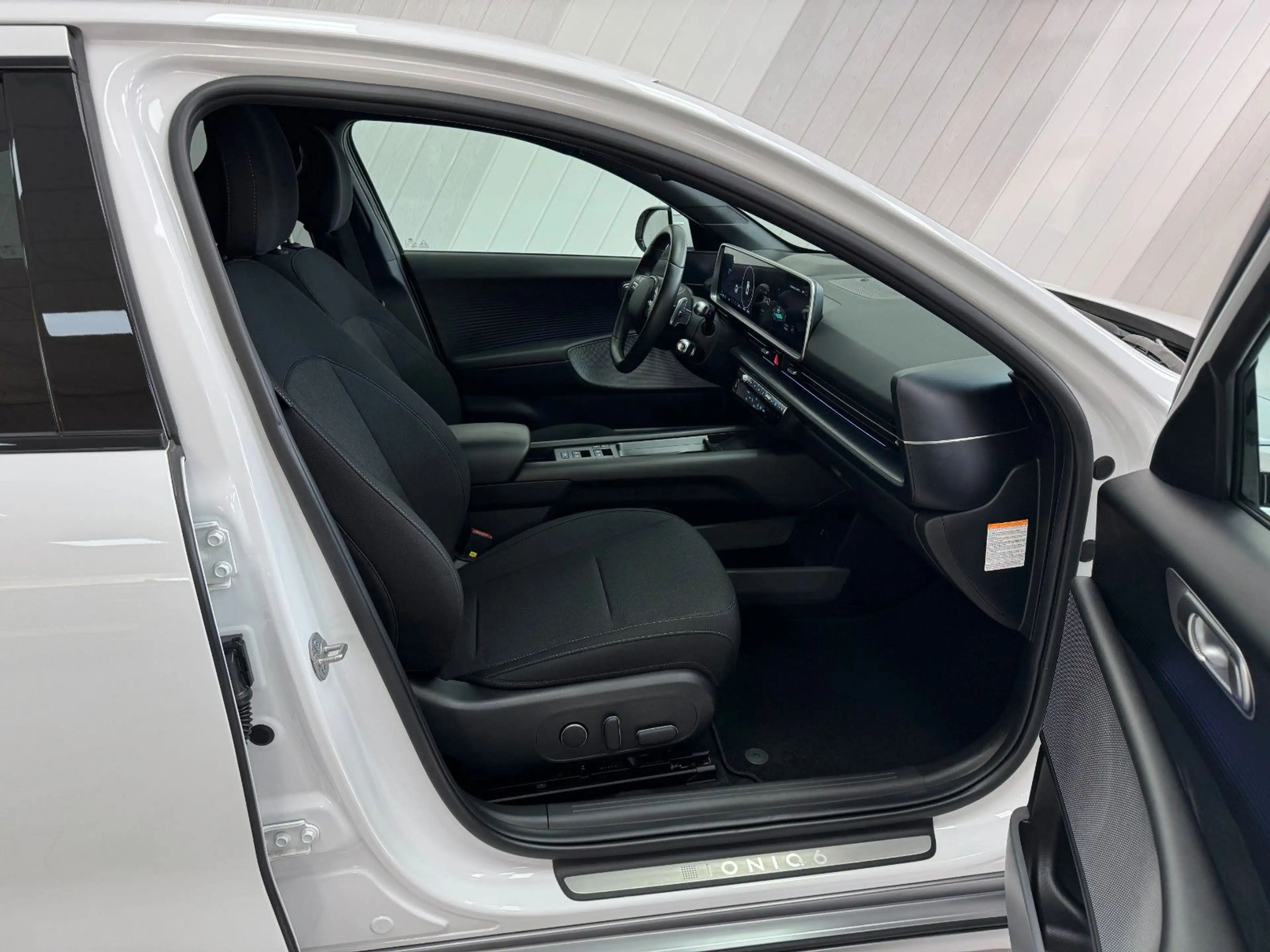Hyundai IONIQ 6 Techniq Park-Paket 100% SOH — photo 15