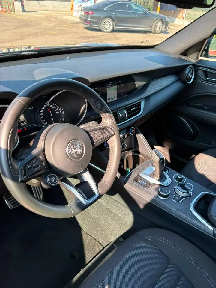 Alfa Romeo Stelvio 2022 — фото 13