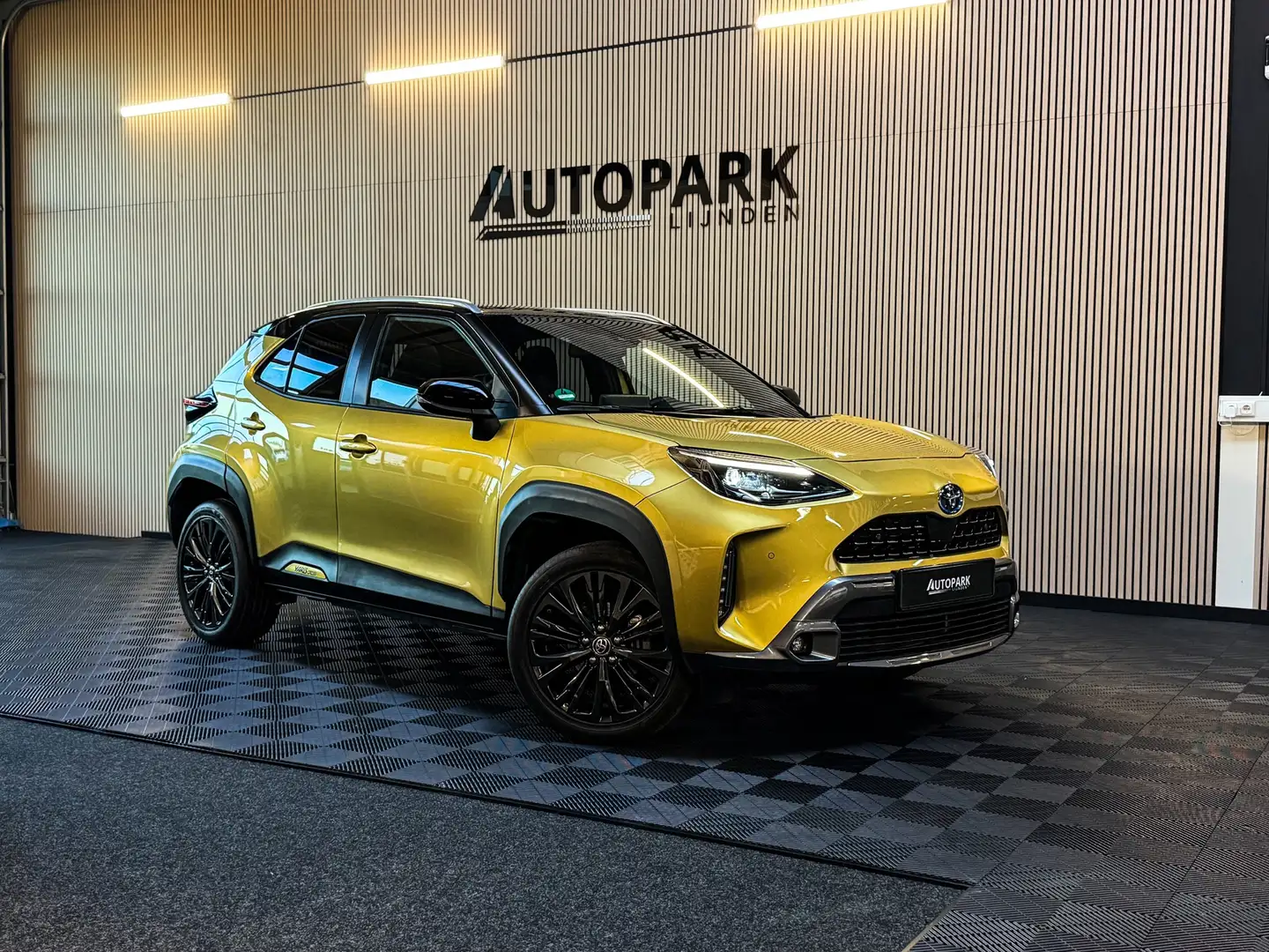 Toyota Yaris Cross 1.5 Hybrid Adventure GARANTIE/PANORAMADAK/HEADUP/A Goud - 1