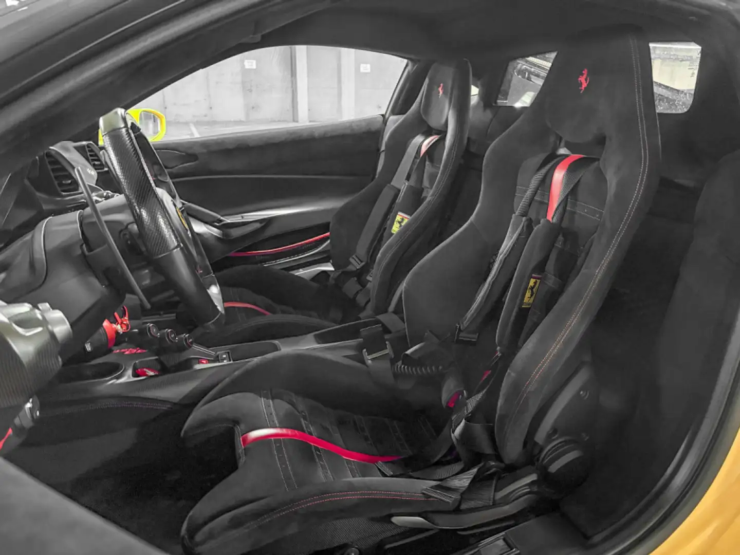 Ferrari 488 Pista FERRARI WARRANTY/CARBON SPEC/ LIFT/ FULL FER Geel - 2