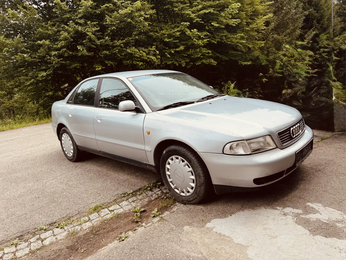 Audi A4 1.6i - 1